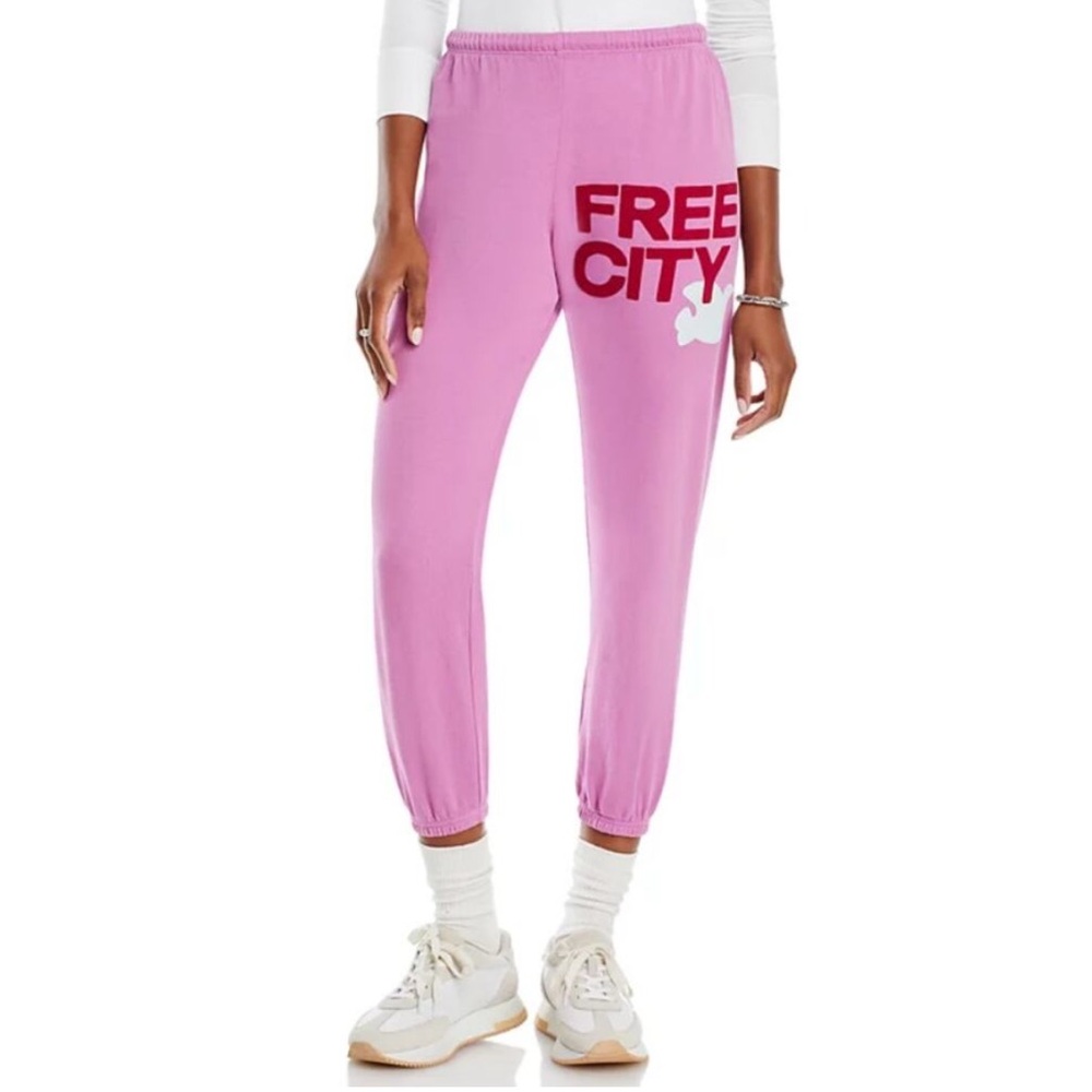 ♥️… FreeCity Pink Lips, Cherry Joggers
